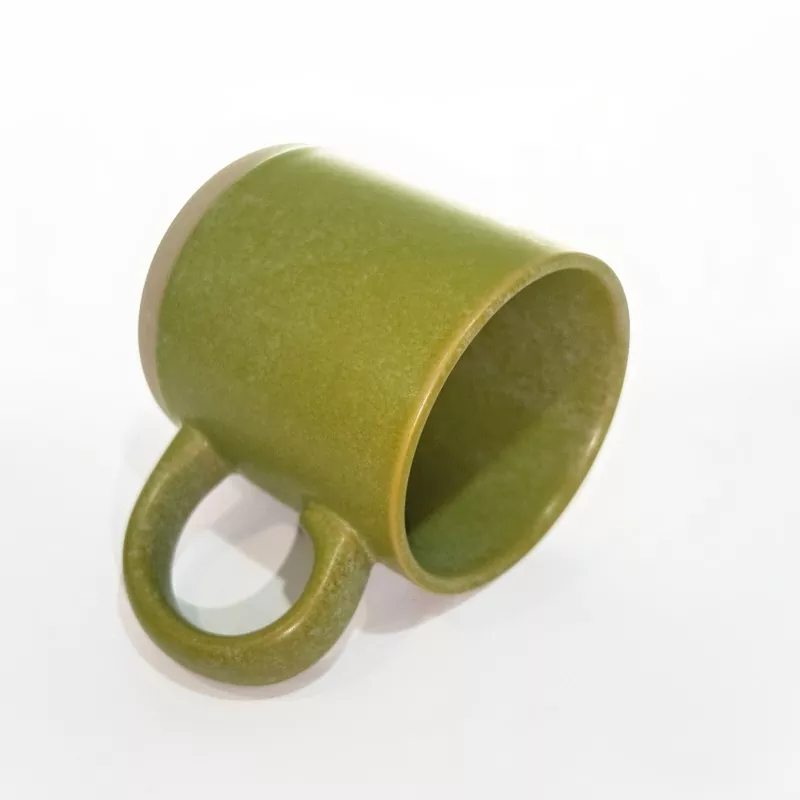 ແບບງ່າຍດາຍທີ່ທັນສະໄຫມ Ceramic Travel Mug ສີຂຽວ