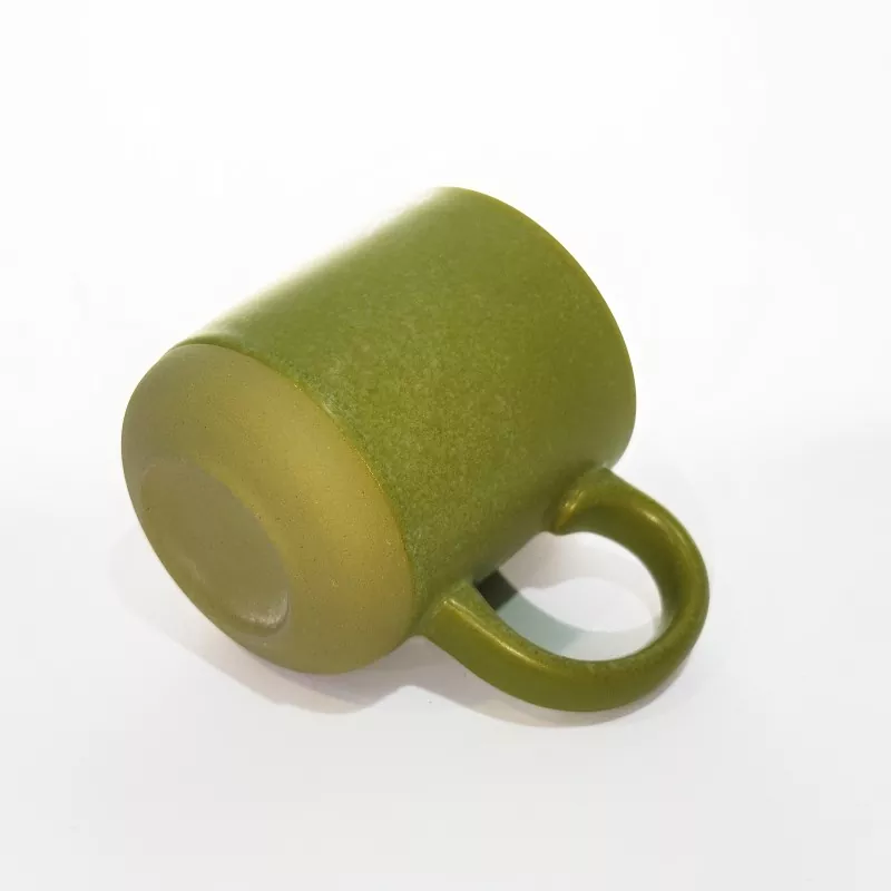 ແບບງ່າຍດາຍທີ່ທັນສະໄຫມ Ceramic Travel Mug ສີຂຽວ