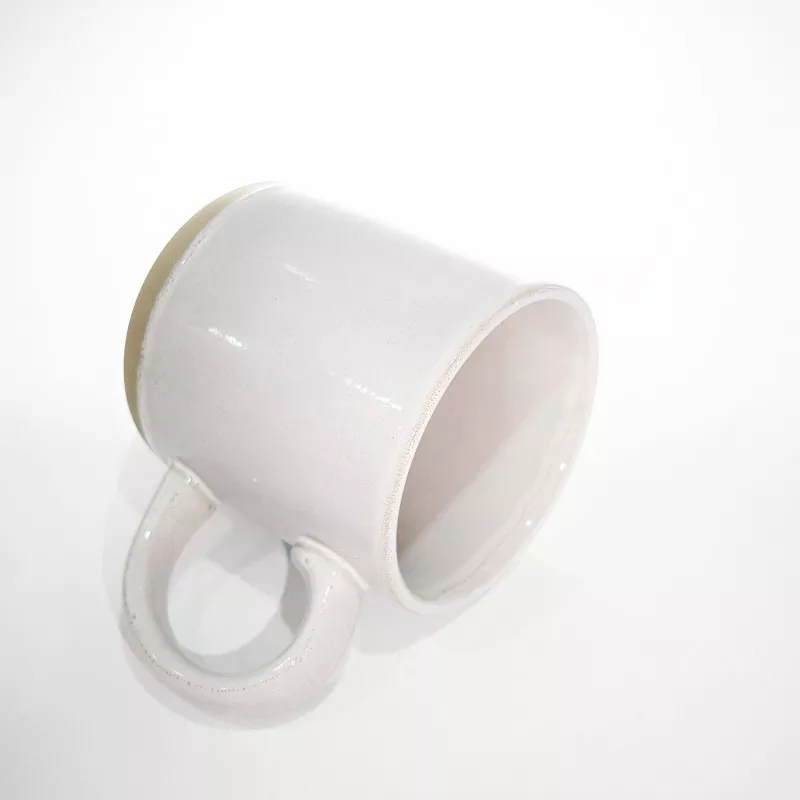 ແບບງ່າຍດາຍທີ່ທັນສະໄຫມ Ceramic Travel Mug ສີຂາວ