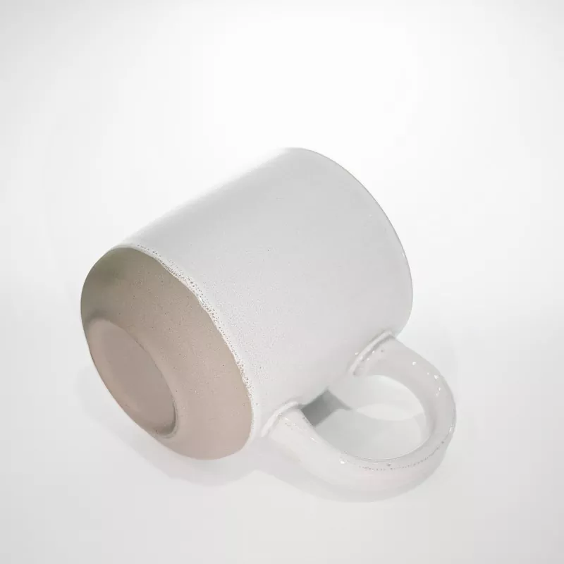 ແບບງ່າຍດາຍທີ່ທັນສະໄຫມ Ceramic Travel Mug ສີຂາວ